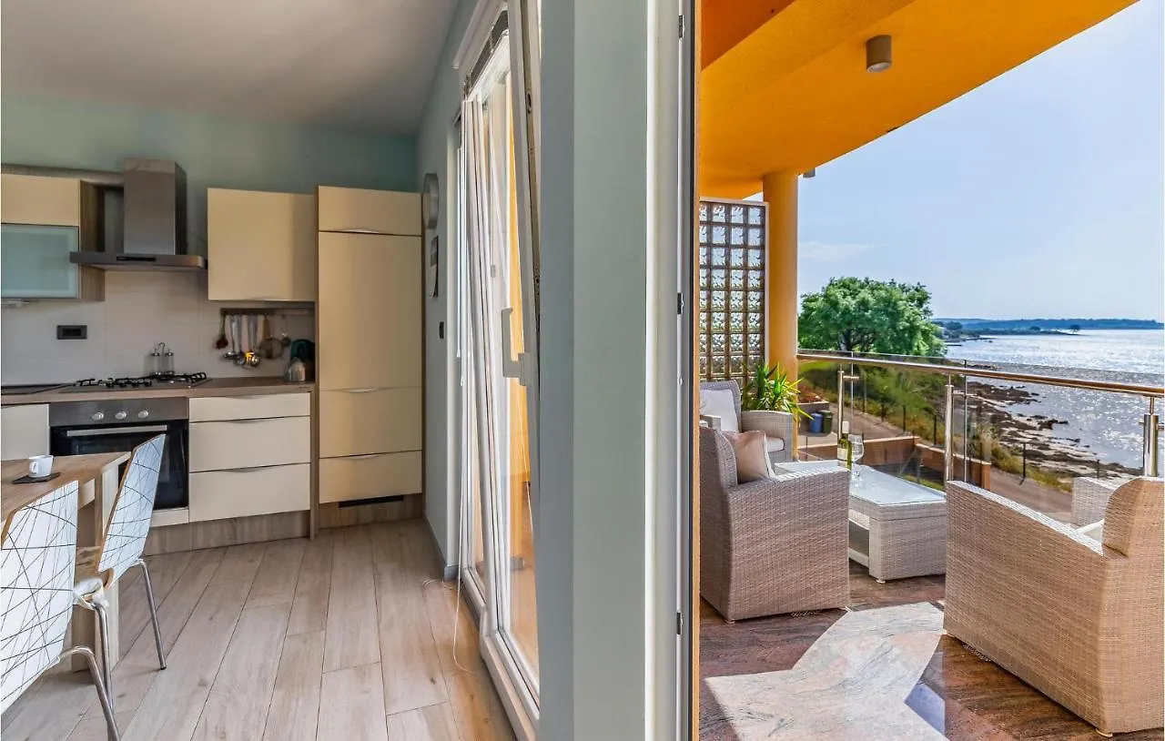 Beautiful Apartment In Pomer With Wifi