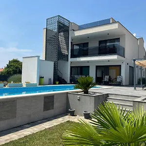 Villa Korina ,, Pomer