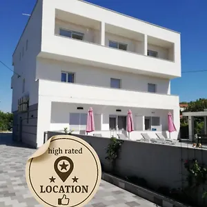 Pensjonat Apartmant & Rosa Medulin, Pomer